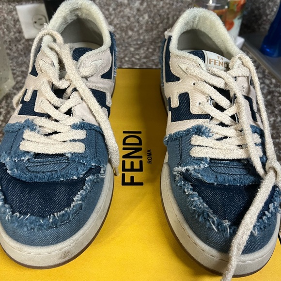 Fendi sneakers bought them in NYC used them 3 times almost like new.. - Picture 4 of 4